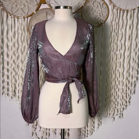Show Me Your MuMu Lilac Leopard Joplin Wrap Long Sleeve Top XS - Picture 2 of 10